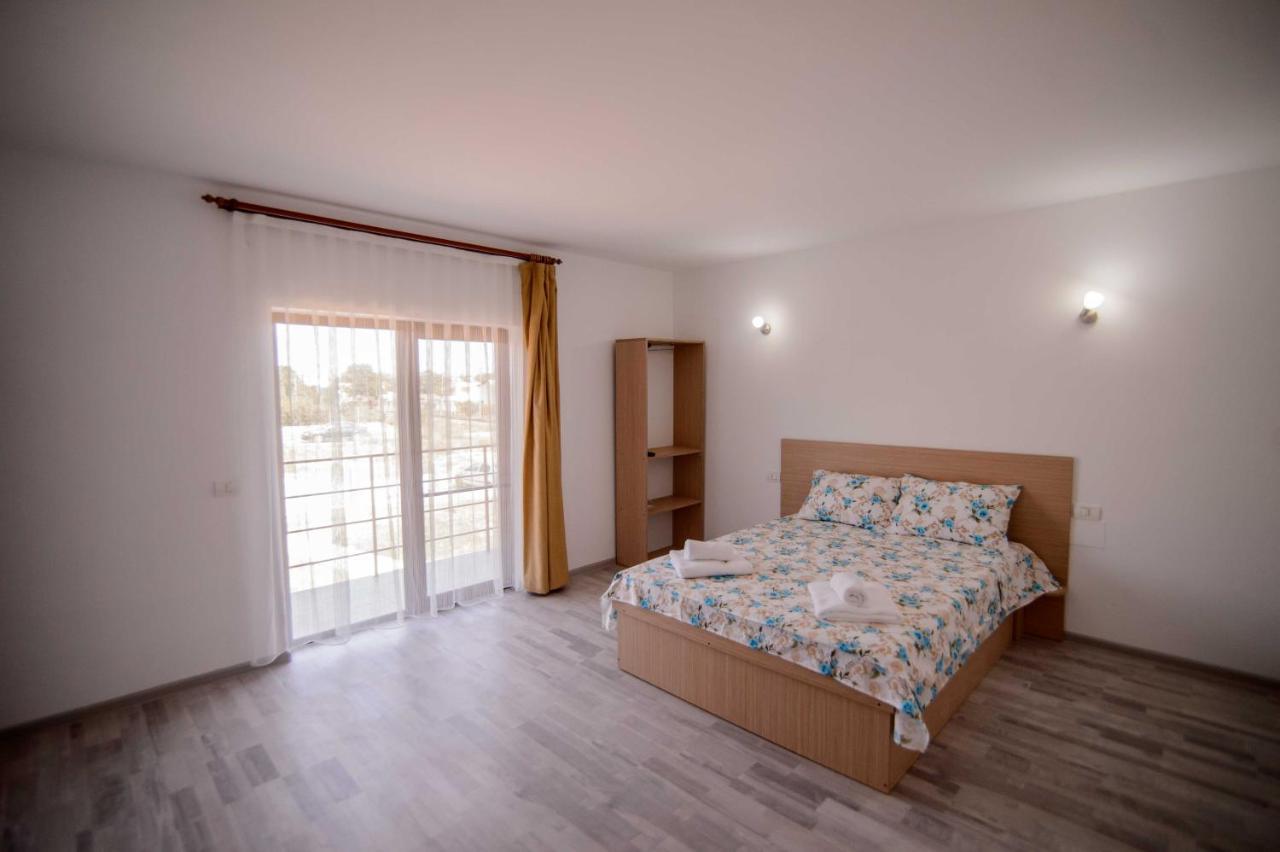 Cameră triplă cu balcon